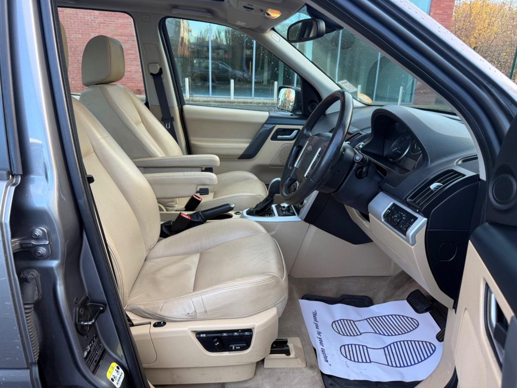 Land Rover Freelander 2 2.2 TD4 HSE Auto 4WD Euro 4 5dr — photo 37 of 62
