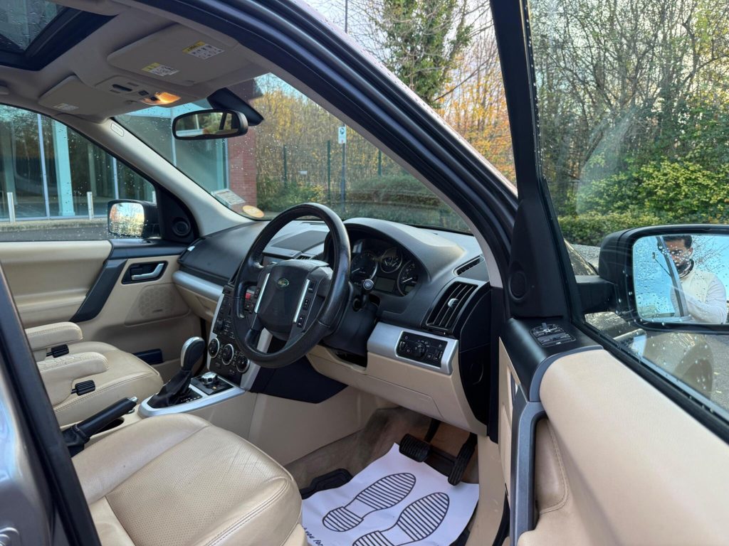 Land Rover Freelander 2 2.2 TD4 HSE Auto 4WD Euro 4 5dr — photo 38 of 62
