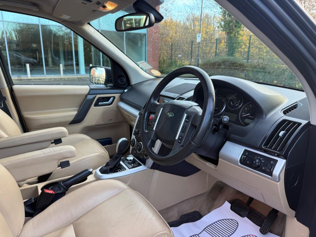 Land Rover Freelander 2 2.2 TD4 HSE Auto 4WD Euro 4 5dr — photo 41 of 62