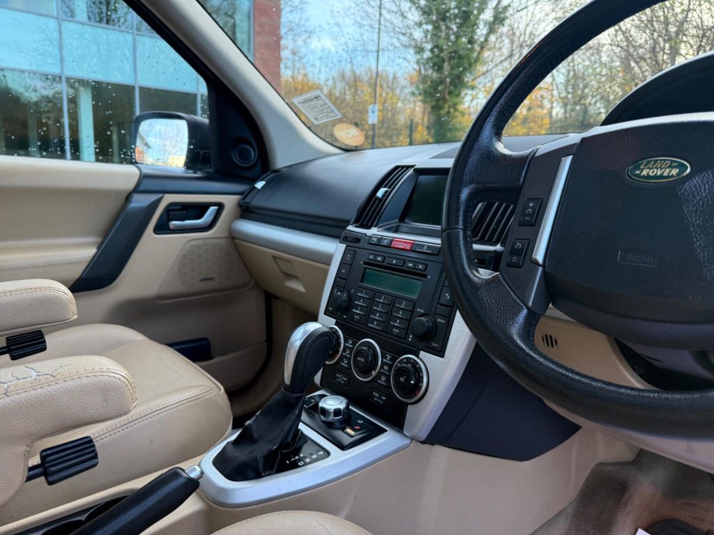 Land Rover Freelander 2 2.2 TD4 HSE Auto 4WD Euro 4 5dr — photo 42 of 62