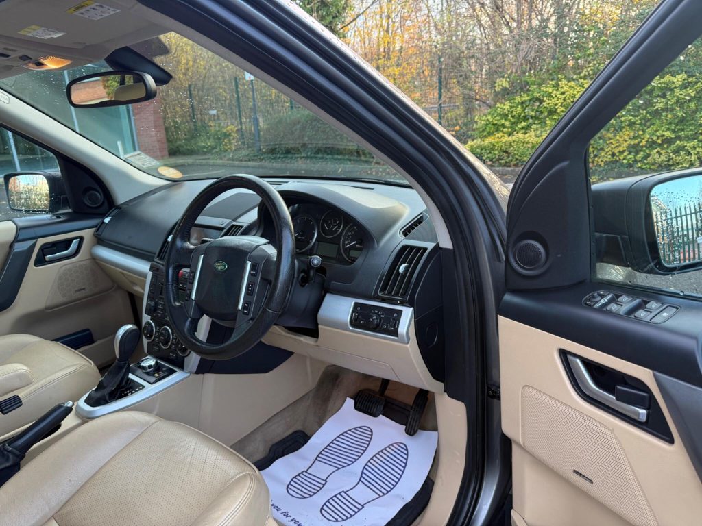 Land Rover Freelander 2 2.2 TD4 HSE Auto 4WD Euro 4 5dr — photo 46 of 62