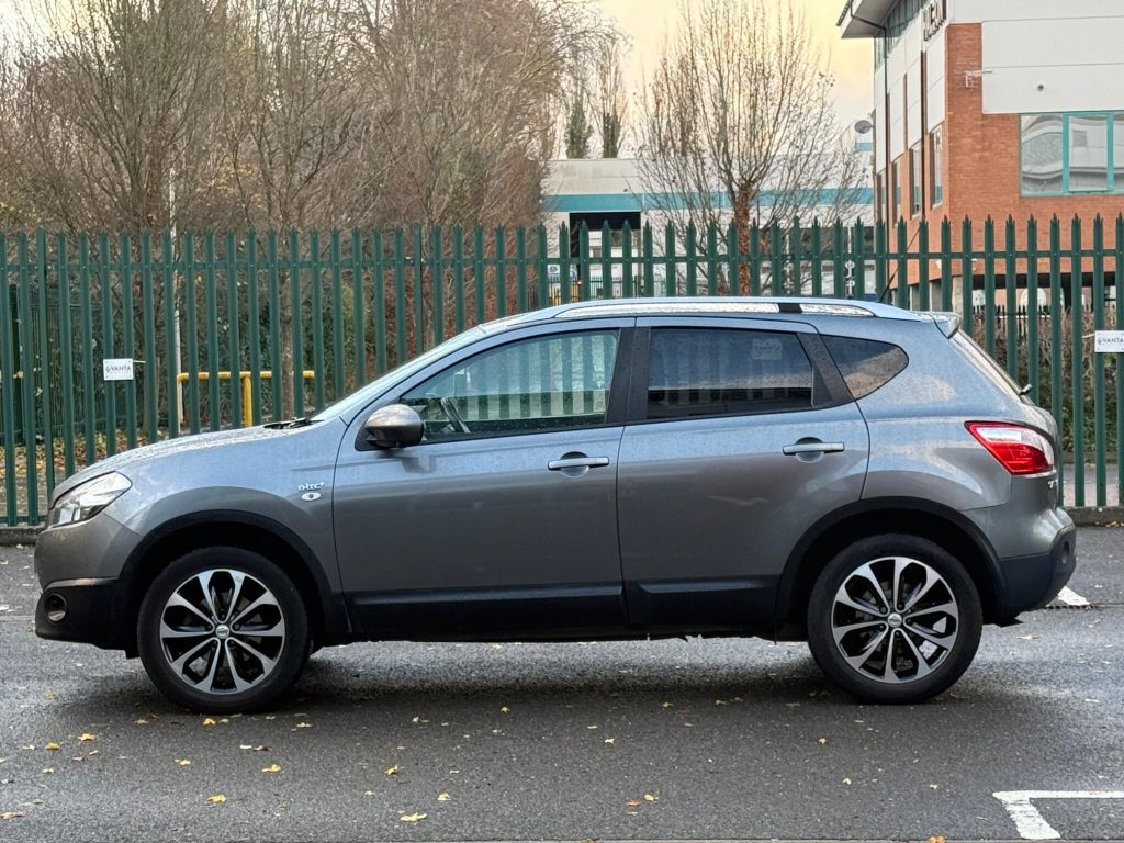 Nissan Qashqai 1.5 dCi n-tec+ 2WD Euro 5 5dr — photo 12 of 54