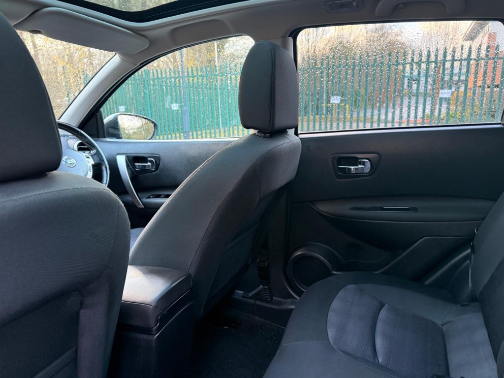Nissan Qashqai 1.5 dCi n-tec+ 2WD Euro 5 5dr — photo 48 of 54