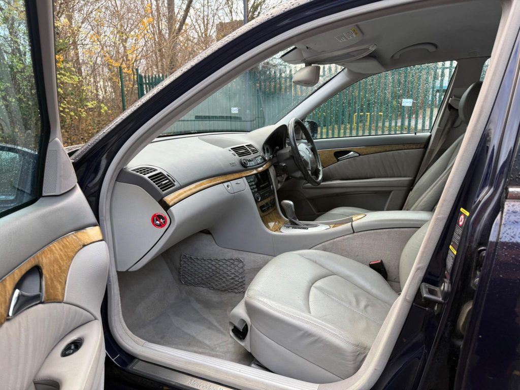 Mercedes-Benz E-class 3.0 E320 CDI Avantgarde G-Tronic 5dr — photo 17 of 45