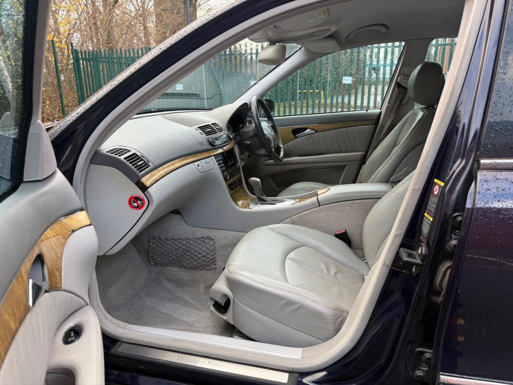 Mercedes-Benz E-class 3.0 E320 CDI Avantgarde G-Tronic 5dr — photo 18 of 45