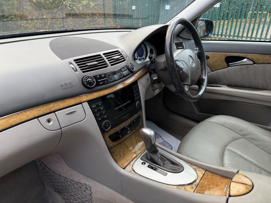 Mercedes-Benz E-class 3.0 E320 CDI Avantgarde G-Tronic 5dr — photo 20 of 45