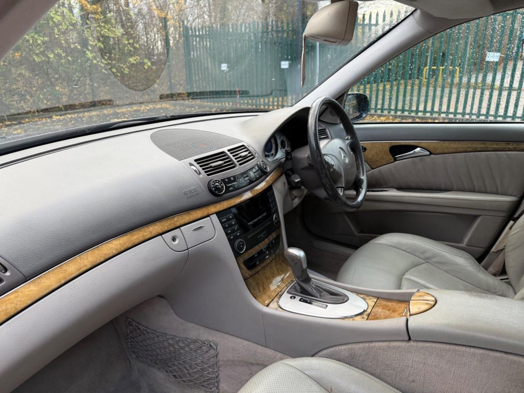 Mercedes-Benz E-class 3.0 E320 CDI Avantgarde G-Tronic 5dr — photo 21 of 45