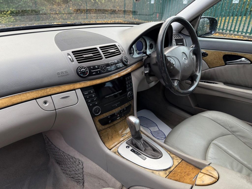 Mercedes-Benz E-class 3.0 E320 CDI Avantgarde G-Tronic 5dr — photo 23 of 45