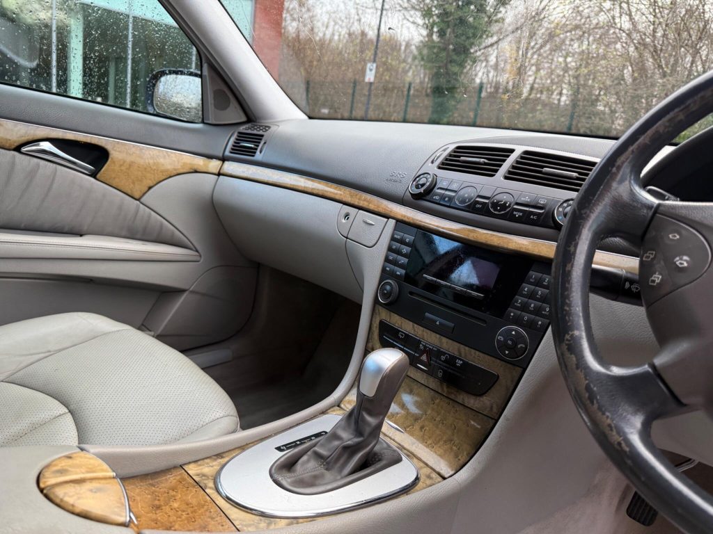Mercedes-Benz E-class 3.0 E320 CDI Avantgarde G-Tronic 5dr — photo 30 of 45