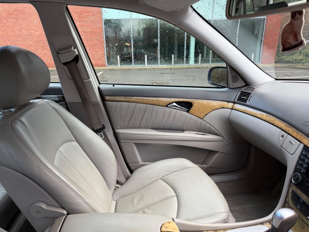 Mercedes-Benz E-class 3.0 E320 CDI Avantgarde G-Tronic 5dr — photo 32 of 45