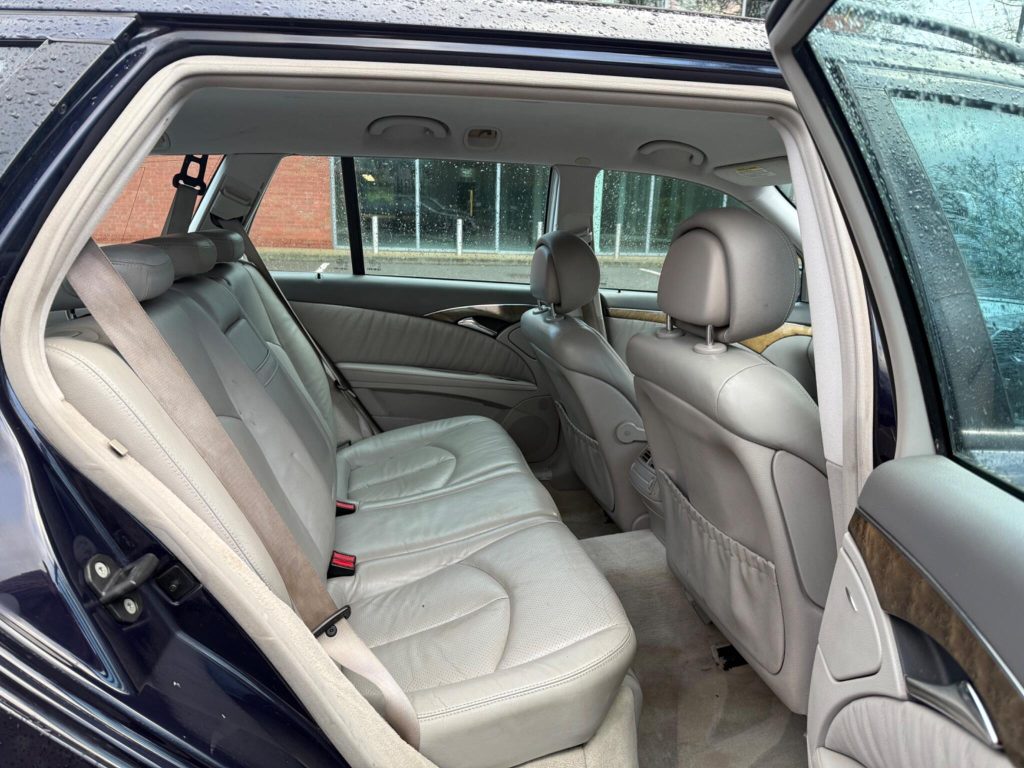 Mercedes-Benz E-class 3.0 E320 CDI Avantgarde G-Tronic 5dr — photo 33 of 45
