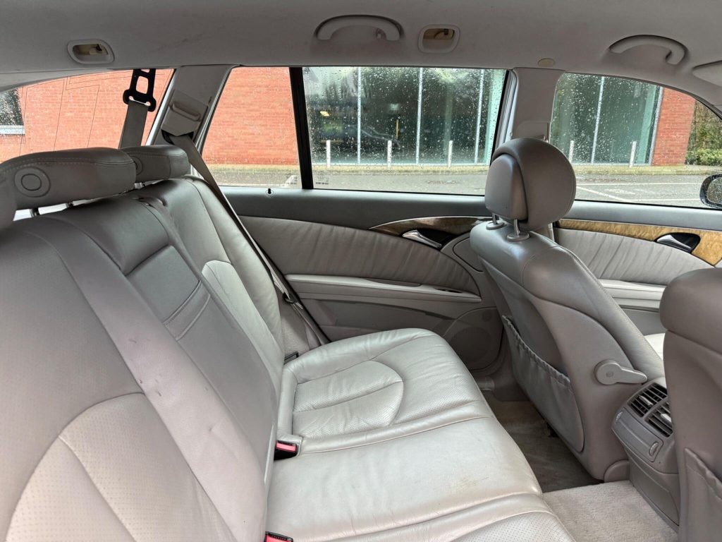 Mercedes-Benz E-class 3.0 E320 CDI Avantgarde G-Tronic 5dr — photo 35 of 45