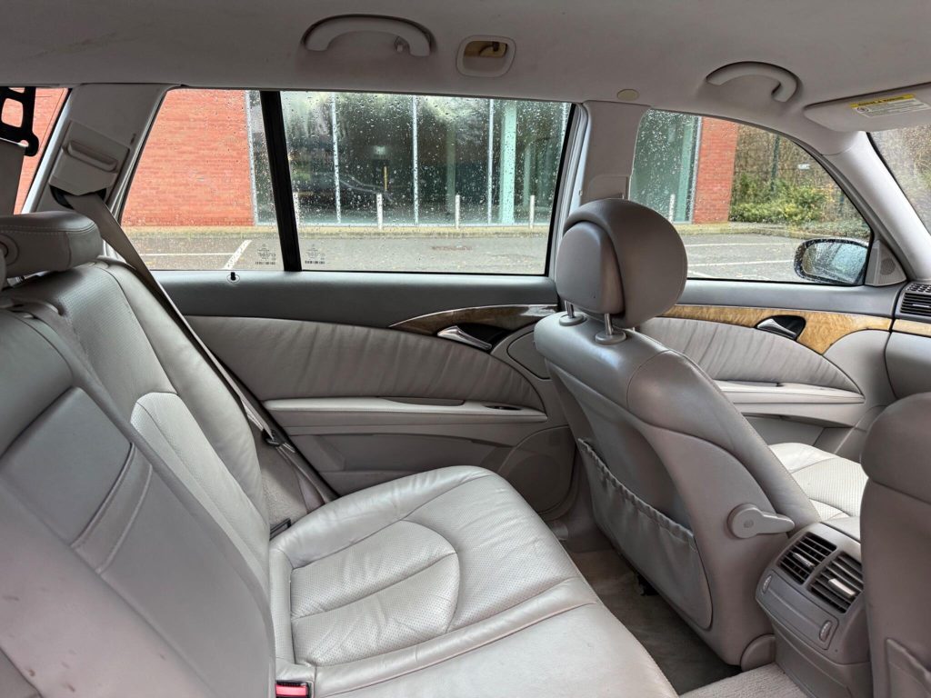 Mercedes-Benz E-class 3.0 E320 CDI Avantgarde G-Tronic 5dr — photo 36 of 45