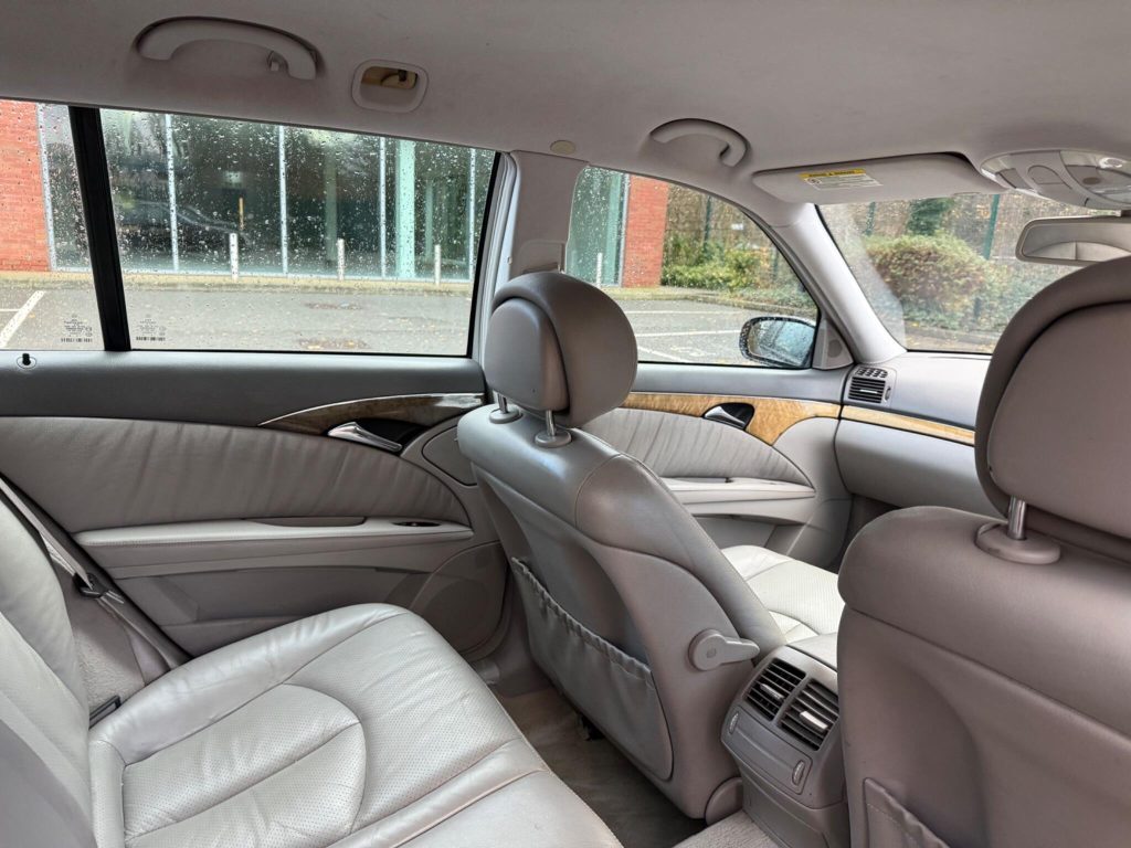 Mercedes-Benz E-class 3.0 E320 CDI Avantgarde G-Tronic 5dr — photo 37 of 45