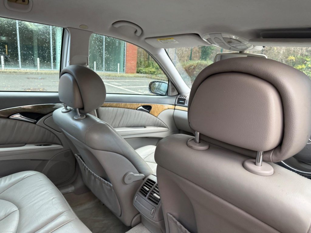 Mercedes-Benz E-class 3.0 E320 CDI Avantgarde G-Tronic 5dr — photo 38 of 45