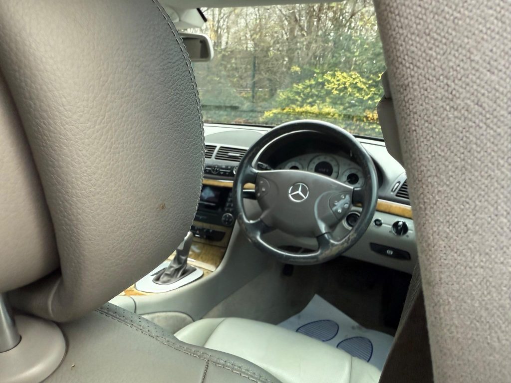 Mercedes-Benz E-class 3.0 E320 CDI Avantgarde G-Tronic 5dr — photo 39 of 45