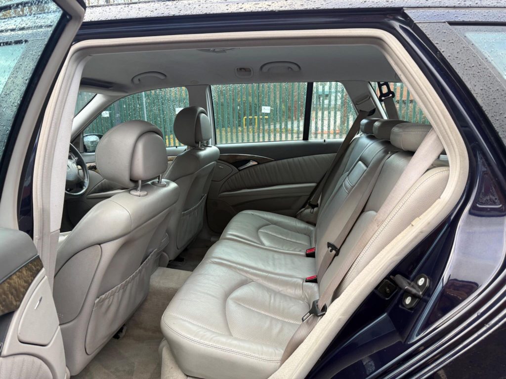 Mercedes-Benz E-class 3.0 E320 CDI Avantgarde G-Tronic 5dr — photo 40 of 45