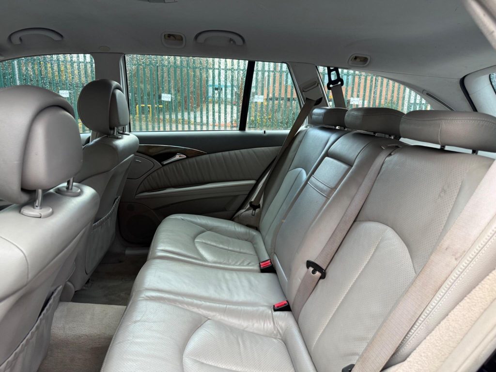 Mercedes-Benz E-class 3.0 E320 CDI Avantgarde G-Tronic 5dr — photo 41 of 45