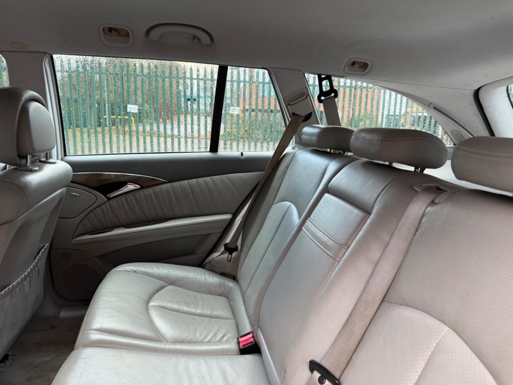 Mercedes-Benz E-class 3.0 E320 CDI Avantgarde G-Tronic 5dr — photo 43 of 45