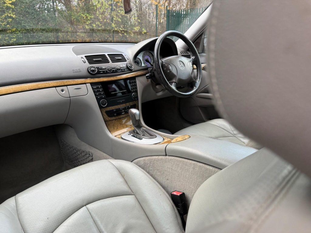 Mercedes-Benz E-class 3.0 E320 CDI Avantgarde G-Tronic 5dr — photo 44 of 45