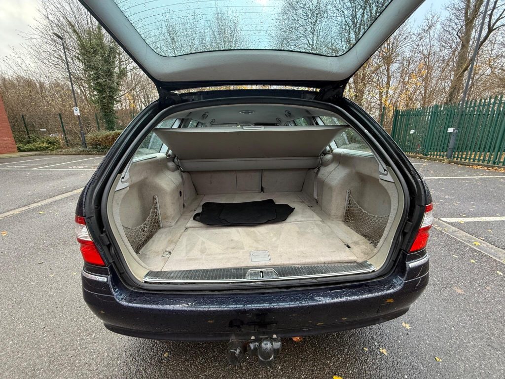 Mercedes-Benz E-class 3.0 E320 CDI Avantgarde G-Tronic 5dr — photo 45 of 45